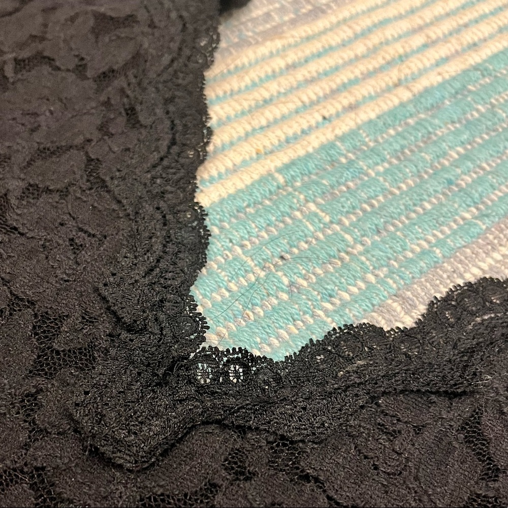 Lace crop top - Picture 3 of 3